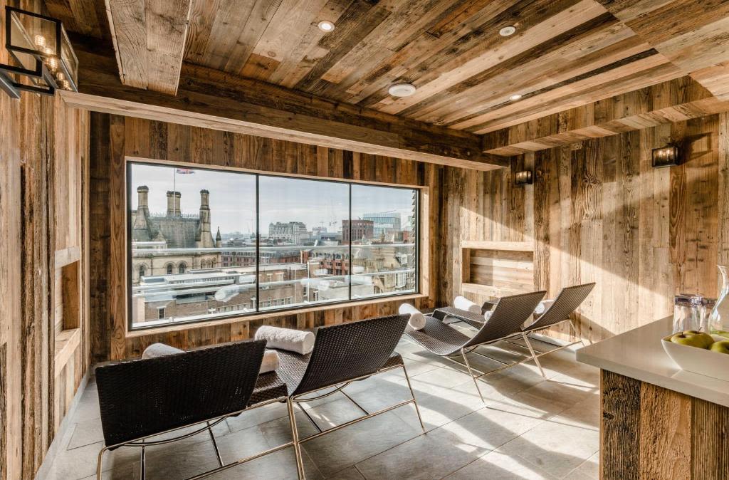 Manchester with an infinity rooftop pool!